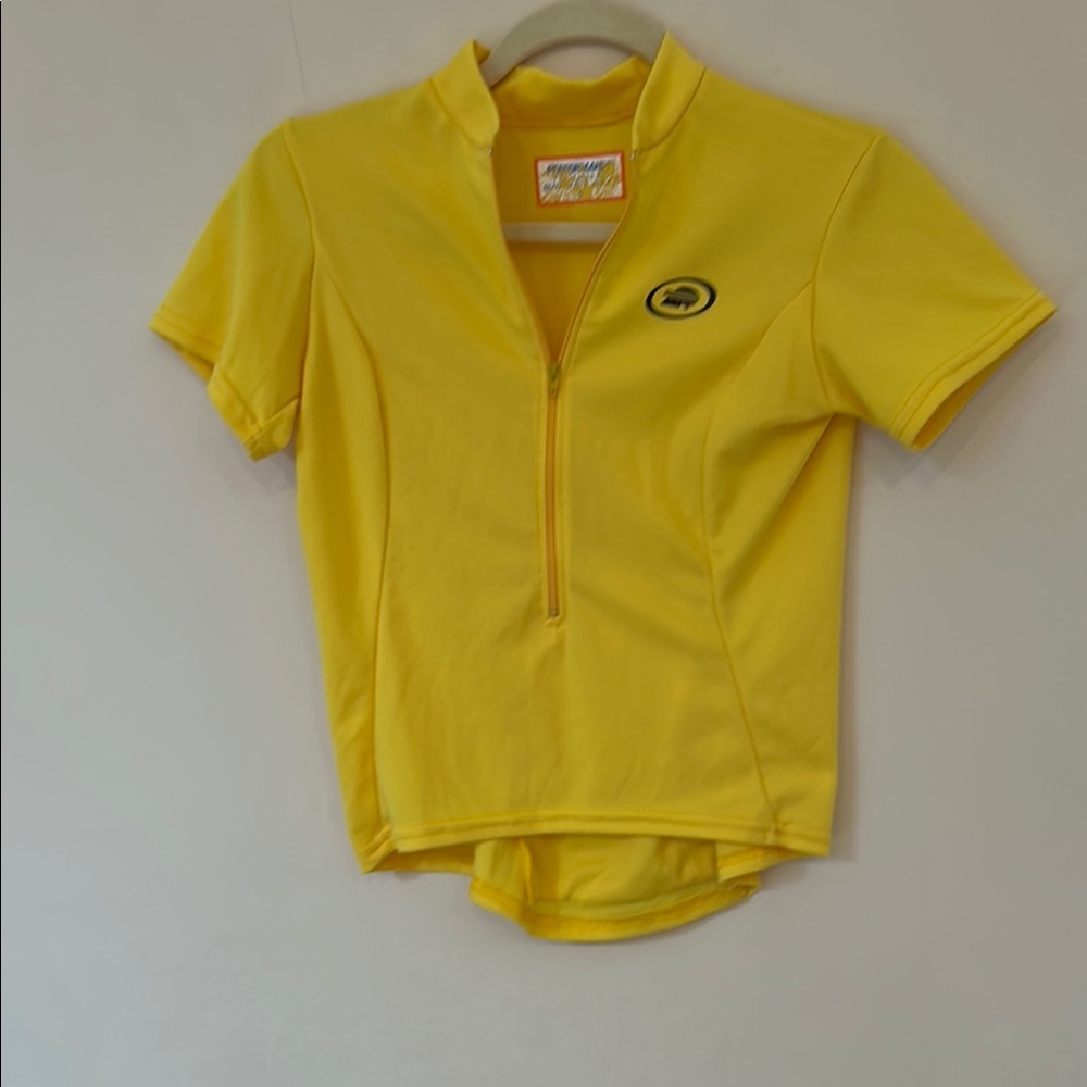 Bicycle shirt with zipper and back pocket